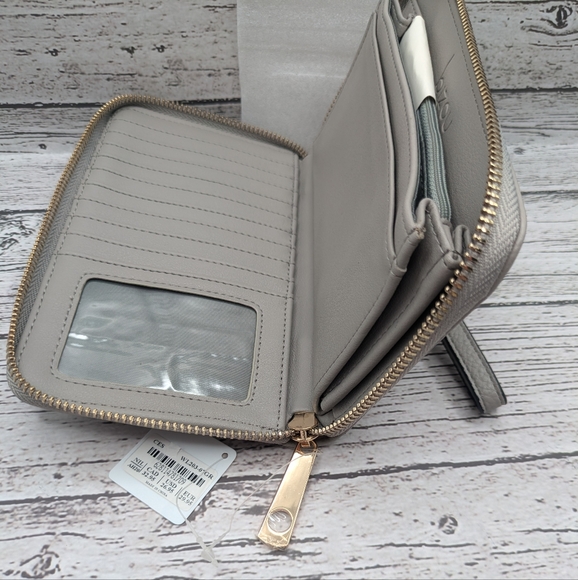 Bizou Wrist Wallet - Picture 2 of 5